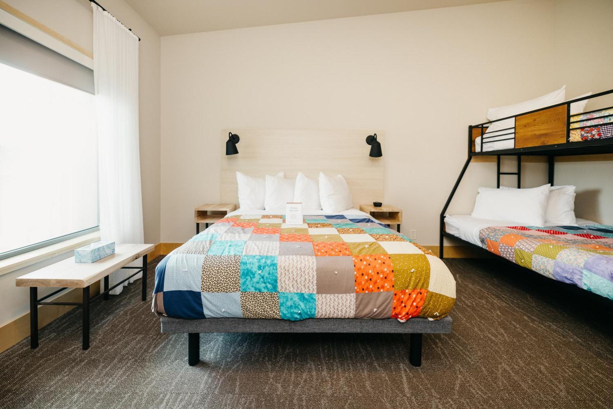 Hotel Metis Crossing Smoky Lake Esterno foto
