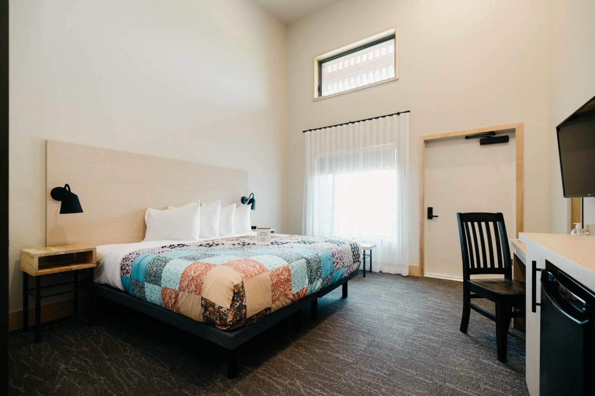 Hotel Metis Crossing Smoky Lake Esterno foto